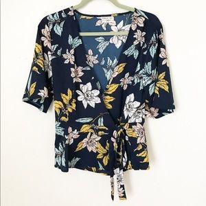 💫✨Midnight Sky Floral Wrapped Top✨💫 size: Large